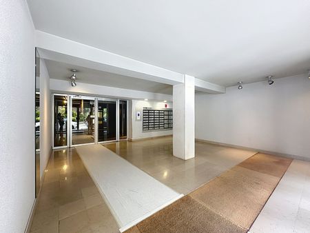 Appartement à louer - REIMS- HYPER CENTRE FORUM- - Photo 2