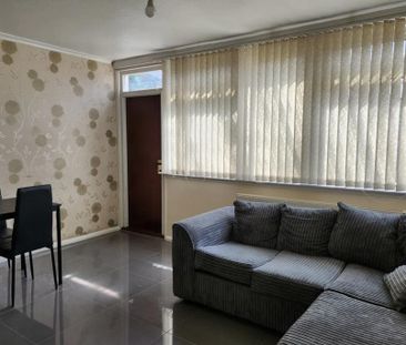 3 bedroom maisonette to rent - Photo 3