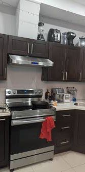 two bedroom apartment @College/Dufferin utilities included - Photo 1