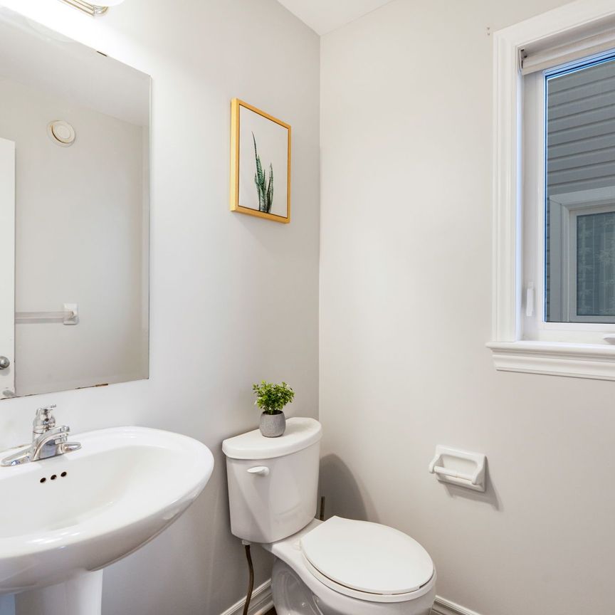 For Lease - 471 Creekview Way, Blossom Park - Airport and Area, Ontario - Photo 1