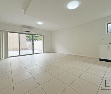 Spacious Three Level Townhouse in Auburn! - Photo 1