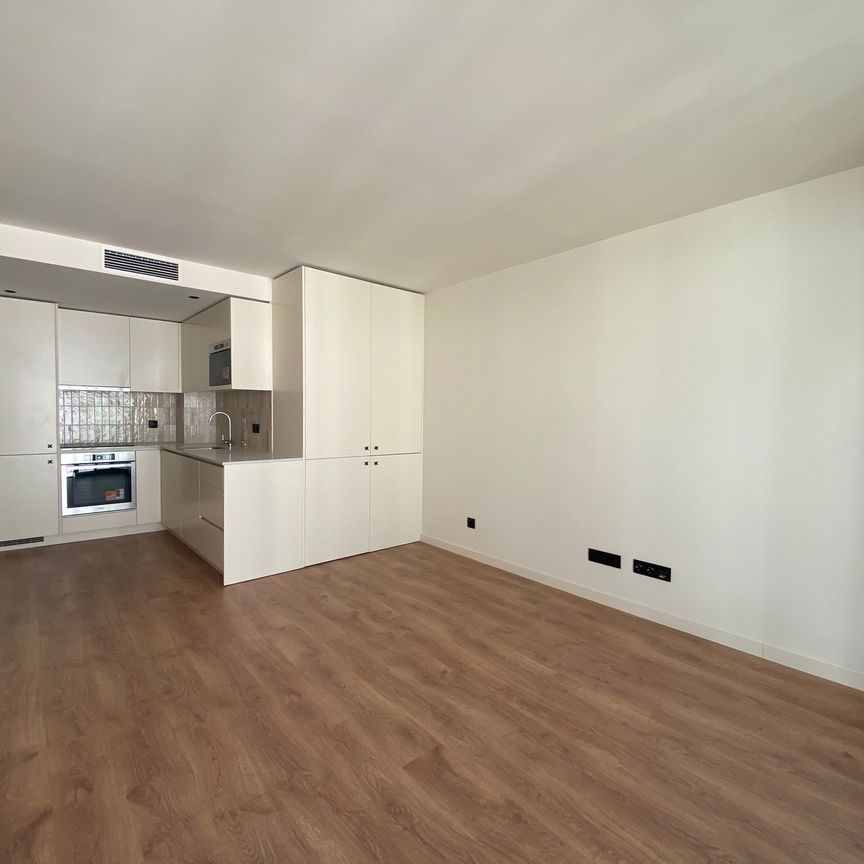 Apartamento T1 sem móveis para arrendamento na zona do Bonfim, Porto. - Photo 1