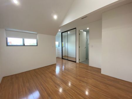 37 Grove Street, St Peters NSW 2044 - House For Rent | Domain - Photo 2