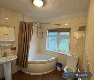 1 bedroom in a house share to rent - Photo 4