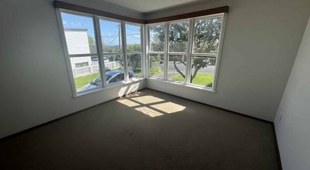 Family home Mt Roskill - Photo 5