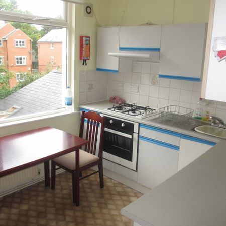 2 Bed Flat, North Hill Road, LS6 - Photo 3
