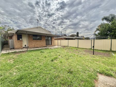 Stylish Family Home in a Peaceful St Helens Park Pocket - Photo 2