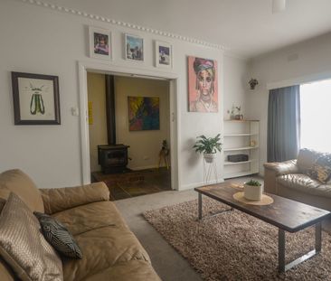 COSY 3 BEDROOM HOME IN GREAT LOCATION - Photo 1