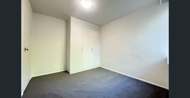 Spacious Ground Floor Apartment in Prime Northcote Location - Photo 1