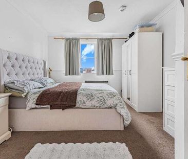 Windermere Close, Egham, TW20 - Photo 6