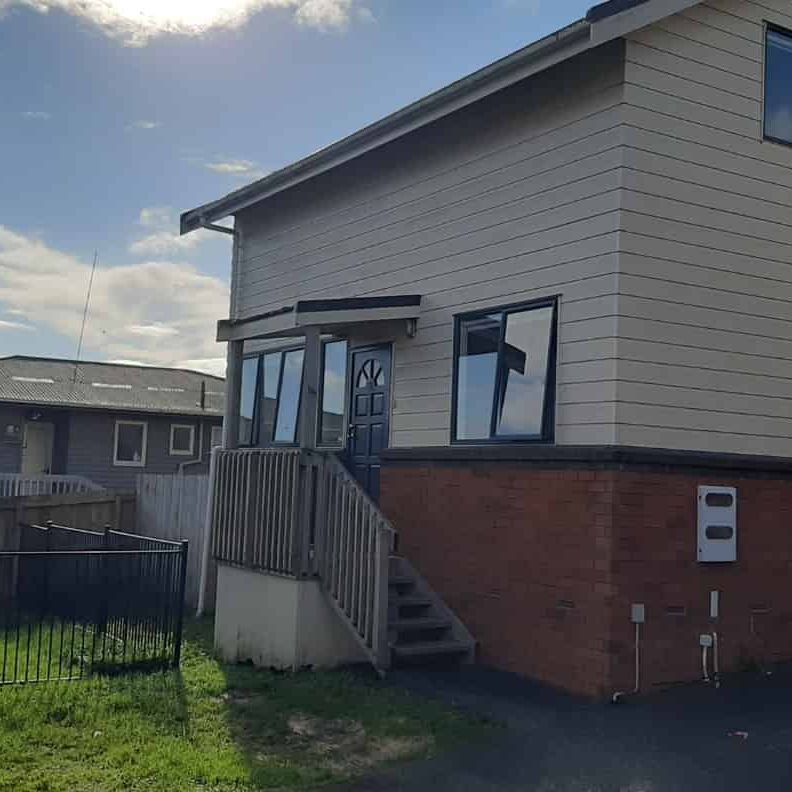 Spacious Family Home in Massey - Photo 2