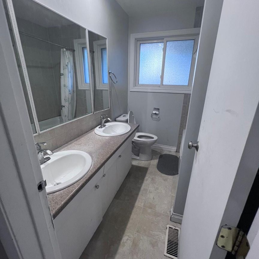 For Lease - 199 Dixie Crescent, Waterloo, Ontario - Photo 1