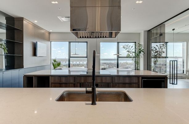 245 Robert-Bourassa Blvd, Montréal, QC - Photo 1