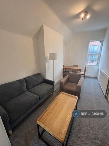 3 bedroom flat to rent - Photo 5