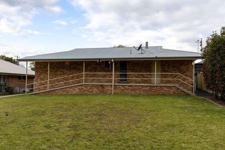 Home For Rent - Photo 5