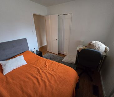 For Lease - 205 Merrett Drive Unit# Main Floor, Barrie, Ontario - Photo 3