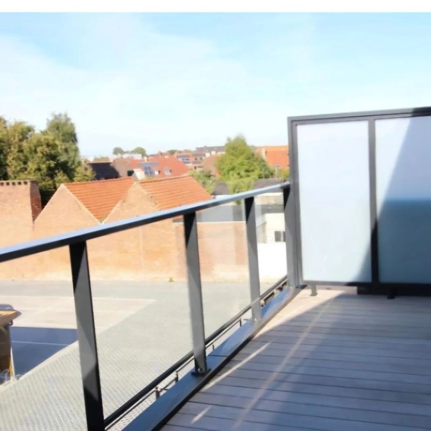 Instapklaar modern 2-slaapkamerappartement met autostaanplaats in hartje Waregem! - Photo 1