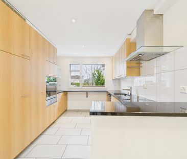 Modern 6.5-room single-family house in Reinach - Photo 1
