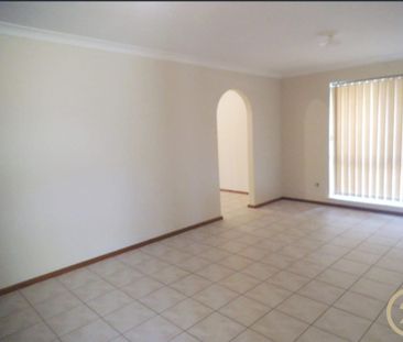 Perfectly Located Charming 3 Bedroom Property - Photo 6