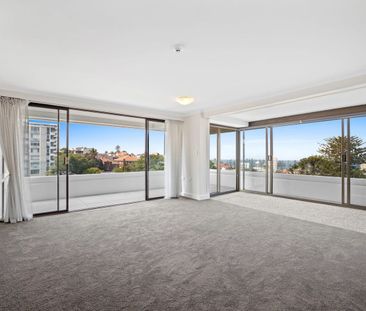 Spacious, Light-Filled Apartment with Sweeping Ocean Views - Photo 1