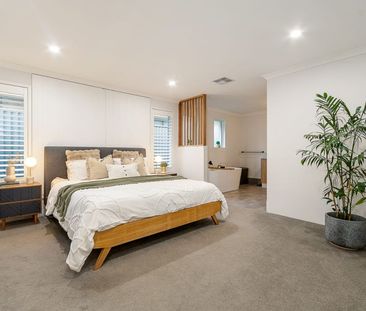 Picture-Perfect Coastal Home – Stylish and Low Maintenance! - Photo 4