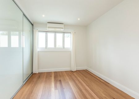 Charming Two Bedroom Home - Photo 5