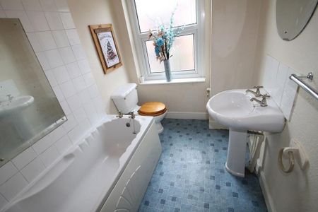 3 bedroom terraced house to rent - Photo 5