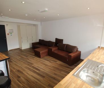 1 bedroom in a house share to rent - Photo 3