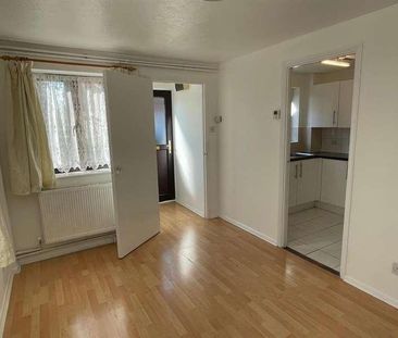 Dutch Barn Close, Stanwell, TW19 - Photo 6