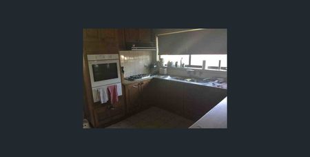 9 Anthony Drive, Chirnside Park – Family Home in a Prime Location - Photo 3