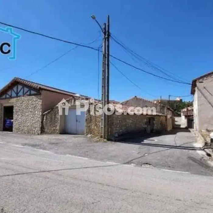 Casa adosada en alquiler en Renales - Photo 1