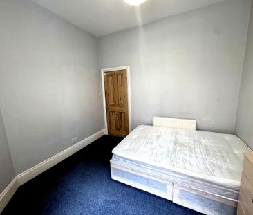 3 bedroom flat to rent - Photo 6