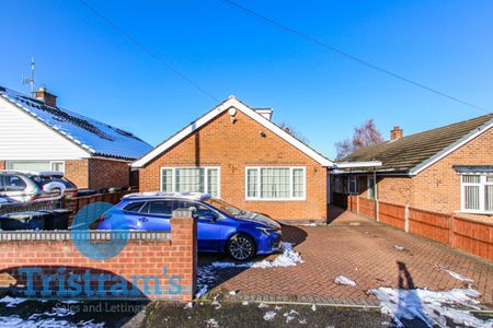 5 bed Detached Bungalow for Rent - Photo 2