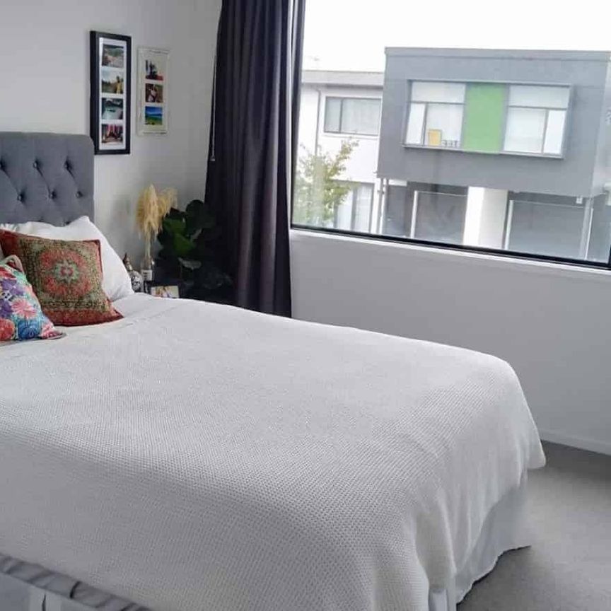 Modern Townhouse Living in a Prime Mount Wellington Location - Photo 1