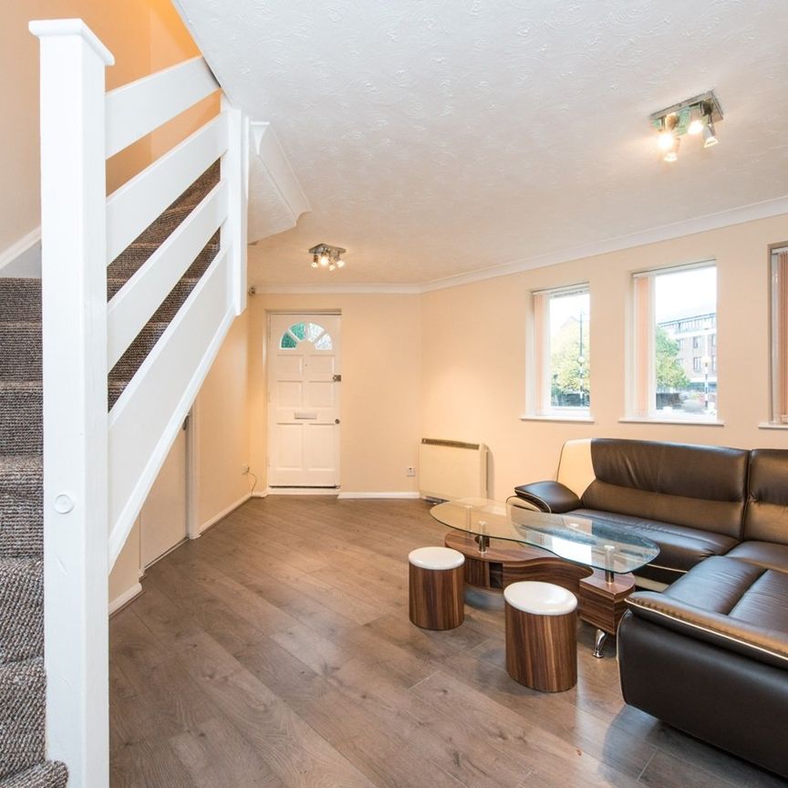 2 Bed Flat, Codling Close, E1W - Photo 1