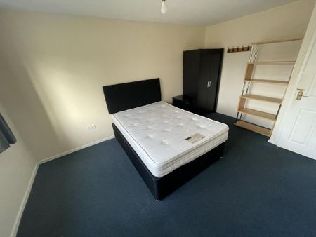 2 bedroom flat to rent - Photo 4