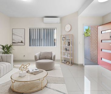 Spacious Townhouse in Central Location - Photo 4