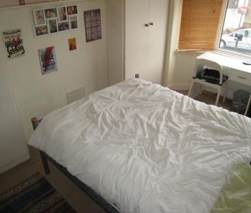 4 bedroom terraced house to rent - Photo 3