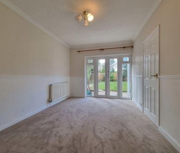 3 bedroom detached bungalow to rent - Photo 3