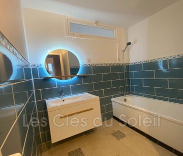 Location Appartement 5 pièces 82m² HYERES 83400 - Photo 2