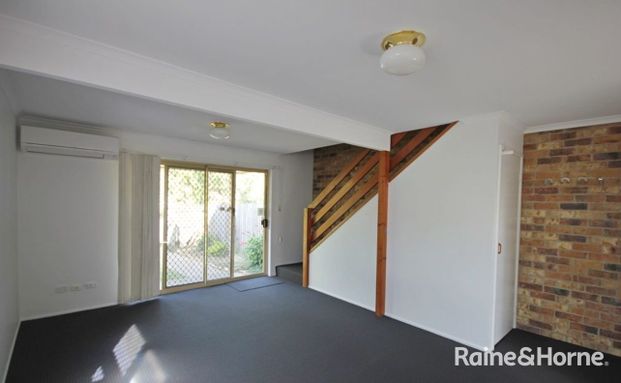 Convenient & Low-Maintenance Living - Just 500m from Loganholme Train Station! - Photo 1