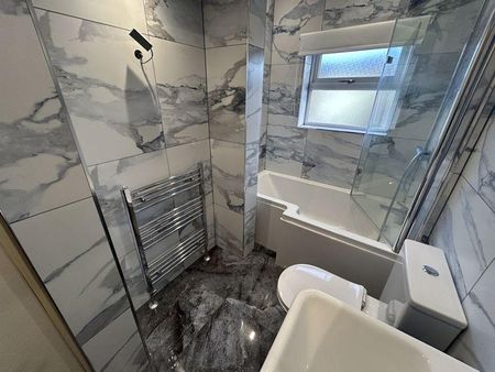 2 bedroom terraced house to rent - Photo 4