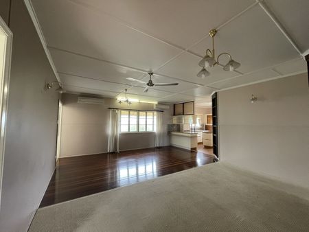 Large home with pool and close to the beach - Photo 5