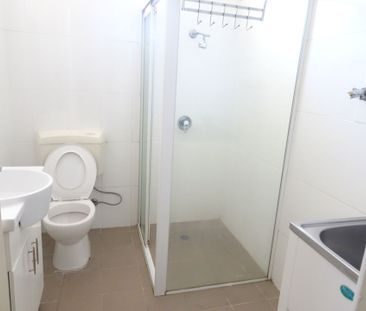 Ground Floor Unit - Photo 2