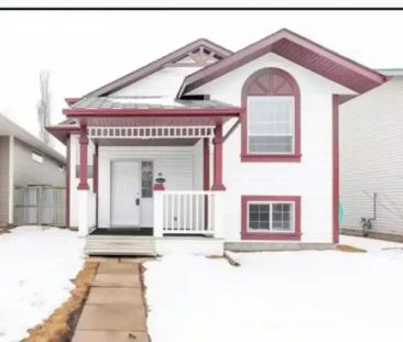 3 bedroom home in Lancaster | 48 Lister Crescent, Red Deer - Photo 1