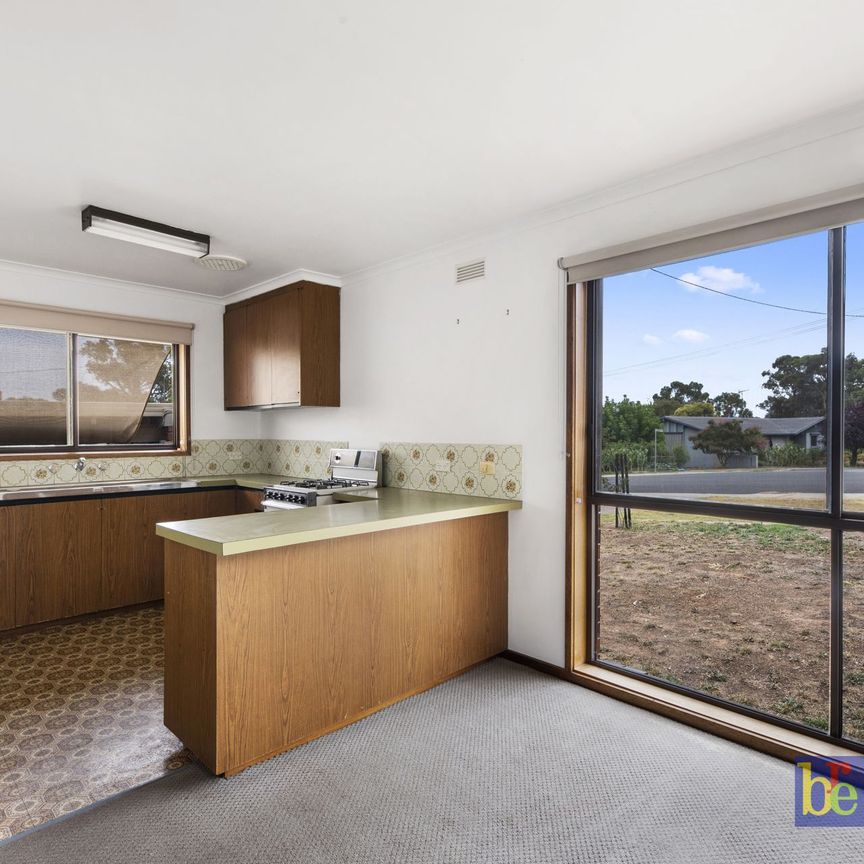 Easy-Care Living in Flora Hill - Photo 1