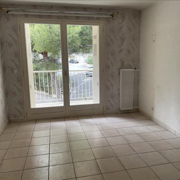 4 pièces - 80 m² - 2ème étage - Colocation non autorisée - Photo 1