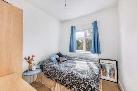 3 bedroom flat to rent - Photo 5