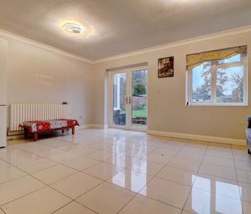 5 bedroom detached house to rent - Photo 2