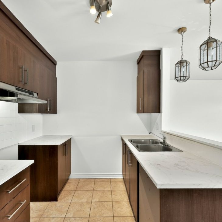 Appartement à louer - Laval (Chomedey) (Autres) - Photo 1